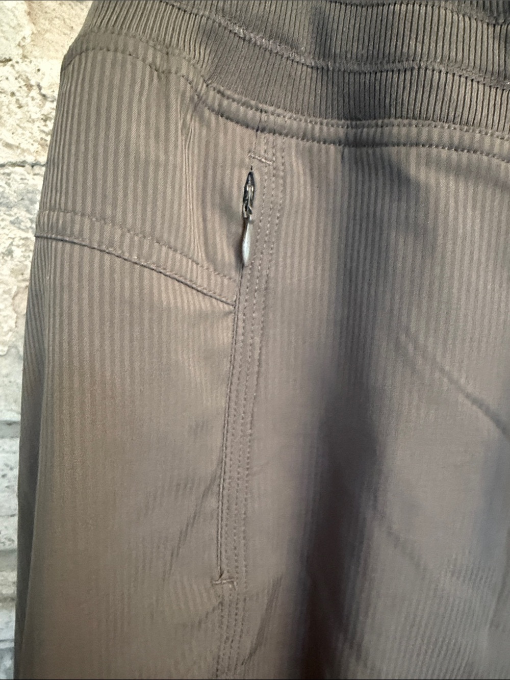 CK Drawstring Crop Pants - Picture 3 of 7